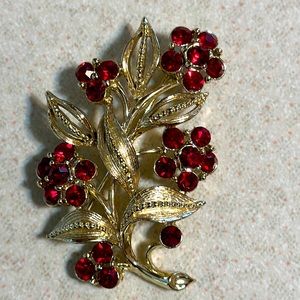 Vintage Lisner gold tone red rhinestone broach (635)
